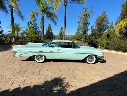 3 1959 Pontiac Bonneville side