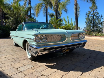 7 1959 Pontiac Bonneville front end